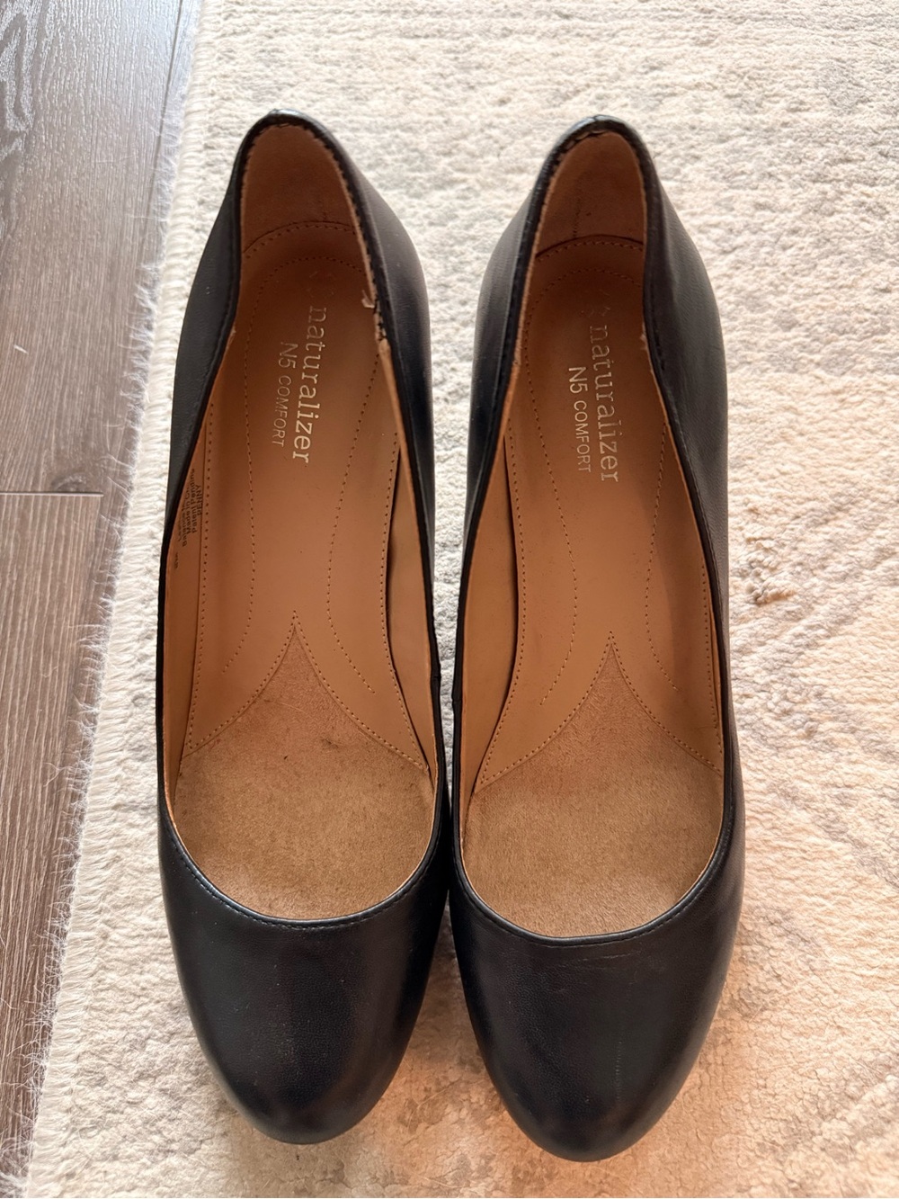 Naturalizer Black Round-Toe Leather N5 Comfort Heels
